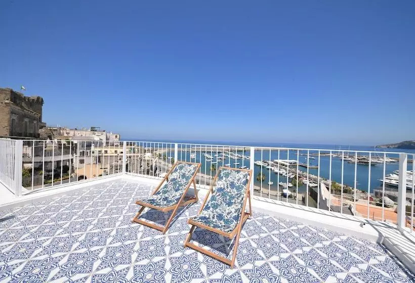 تختخواب و صبحانه King Suite Luxury Rooms