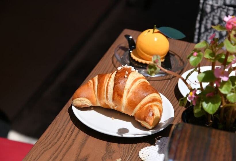 تختخواب و صبحانه King Suite   Luxury Rooms