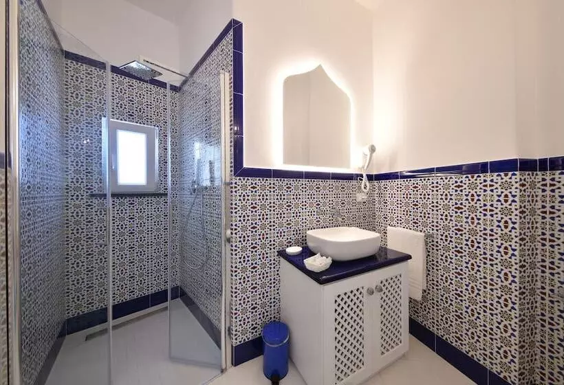 تختخواب و صبحانه King Suite Luxury Rooms