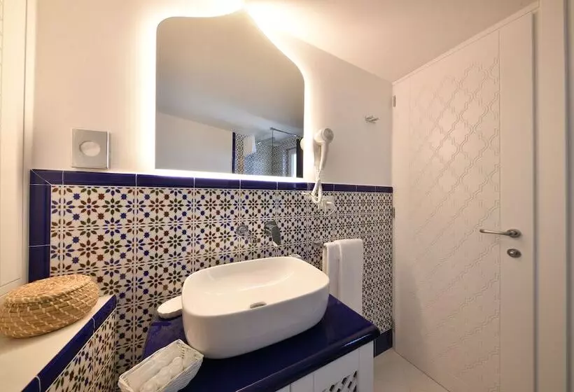 تختخواب و صبحانه King Suite Luxury Rooms