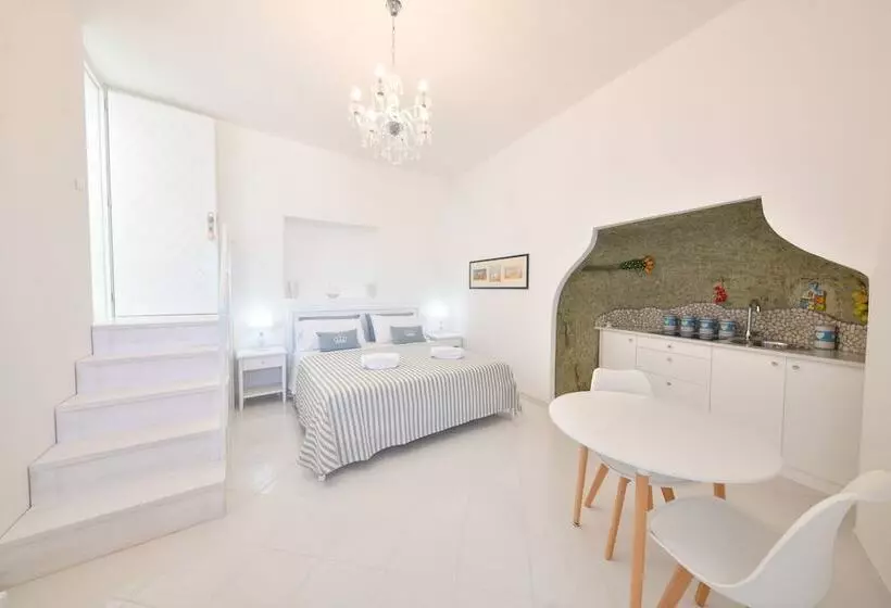 تختخواب و صبحانه King Suite Luxury Rooms