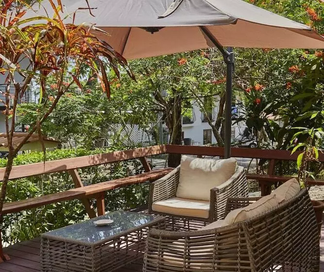 Contadora Island Inn B&b