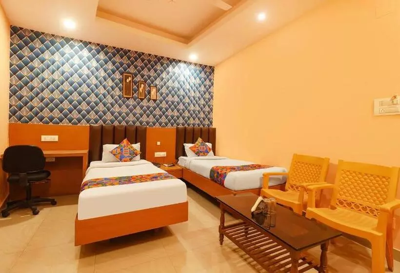 Fabhotel Crown Plaza