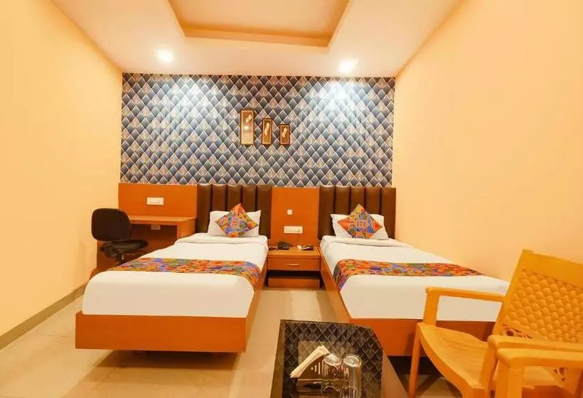 Fabhotel Crown Plaza