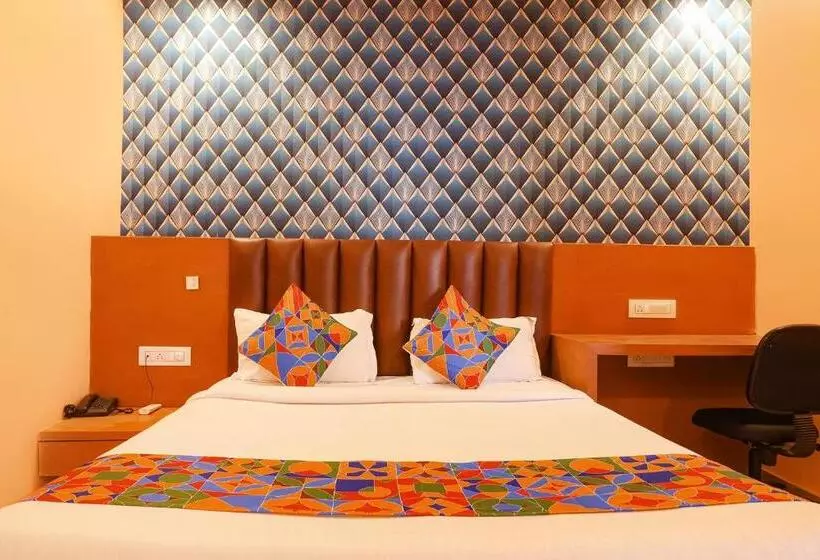 Fabhotel Crown Plaza
