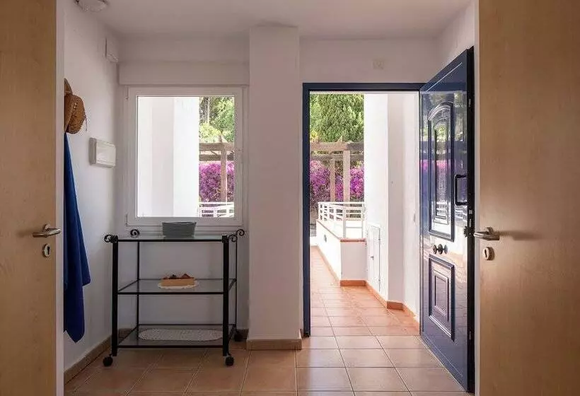 هتل Apartamentos Tropicalia Almuñecar