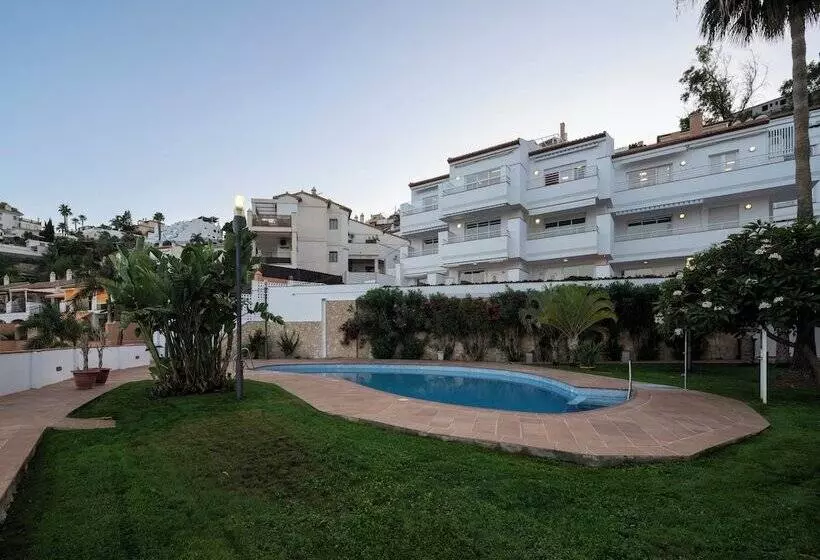 هتل Apartamentos Tropicalia Almuñecar