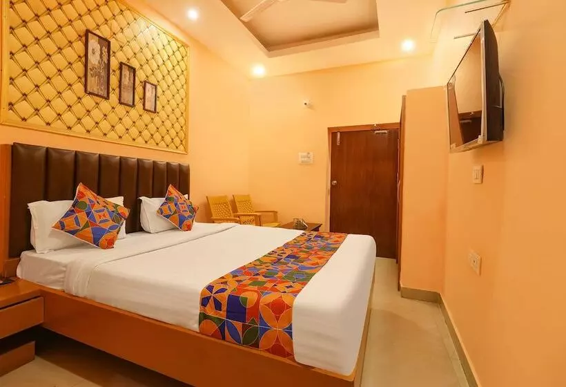 Fabhotel Crown Plaza