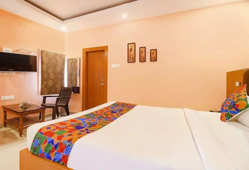 Fabhotel Crown Plaza
