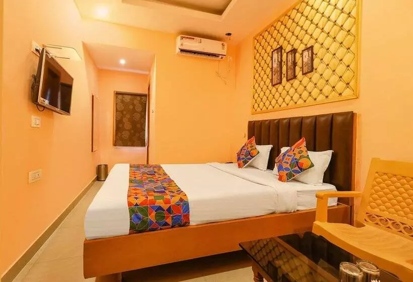 Fabhotel Crown Plaza