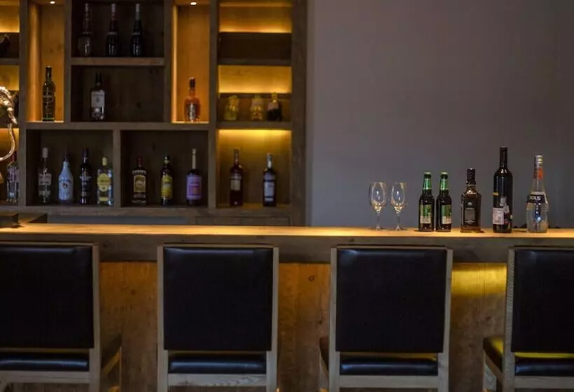 Hotelli Lux Tea Horse Road Deqin Benzilan