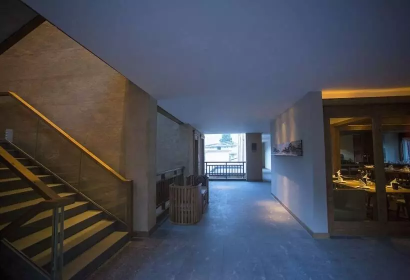 Hotelli Lux Tea Horse Road Deqin Benzilan