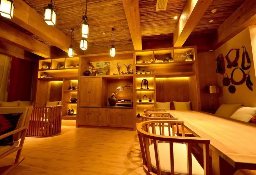 Hotelli Lux Tea Horse Road Deqin Benzilan