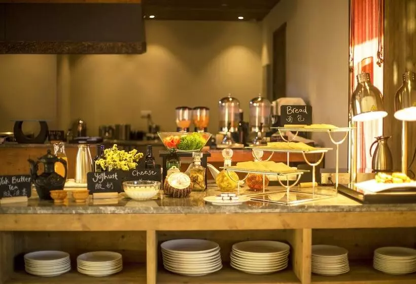 Hotelli Lux Tea Horse Road Deqin Benzilan