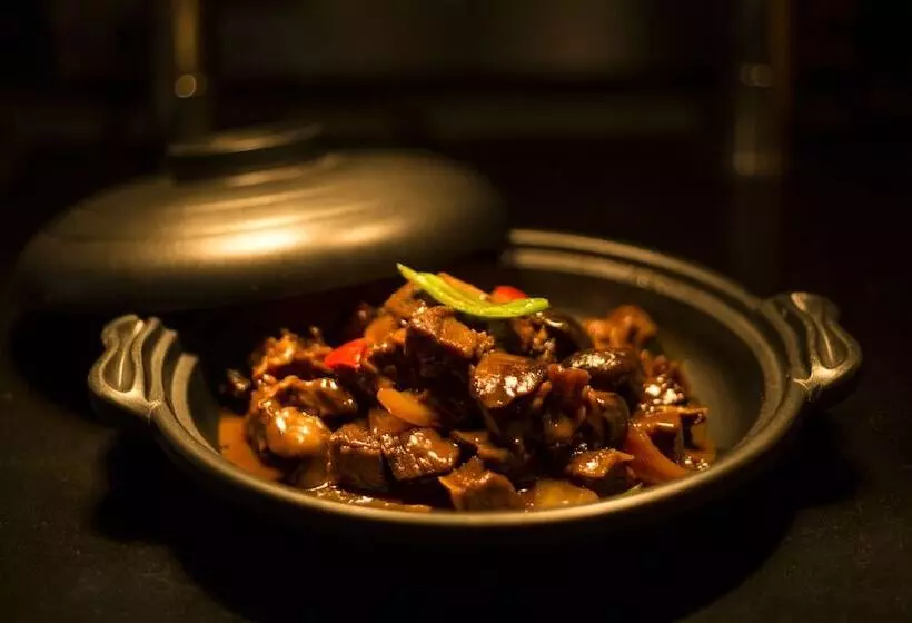 Hotelli Lux Tea Horse Road Deqin Benzilan