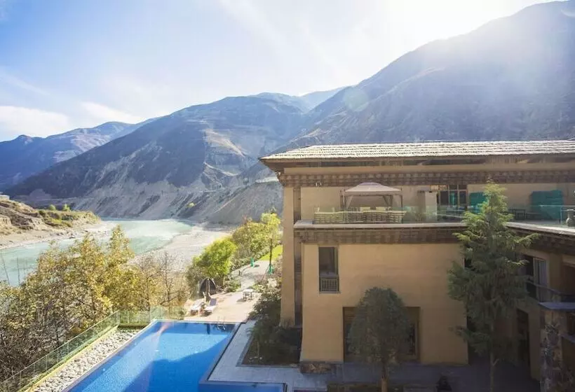 Hotelli Lux Tea Horse Road Deqin Benzilan