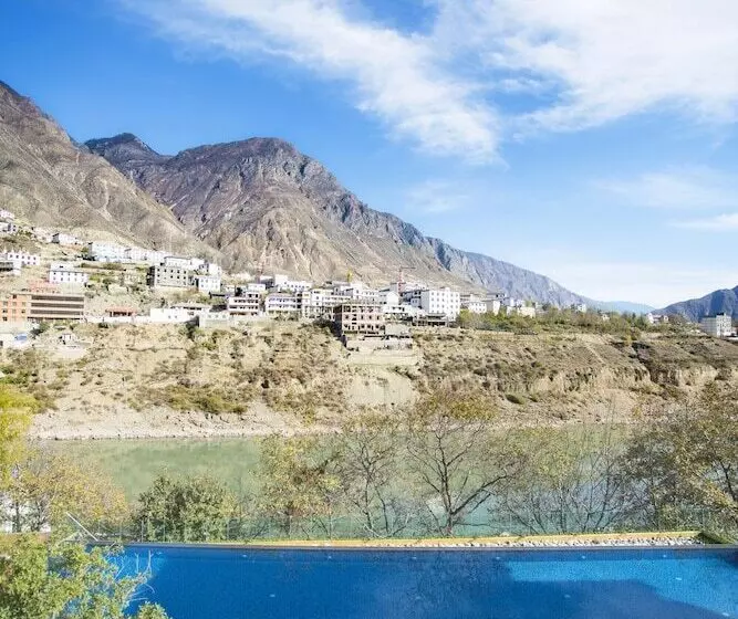 Hotelli Lux Tea Horse Road Deqin Benzilan