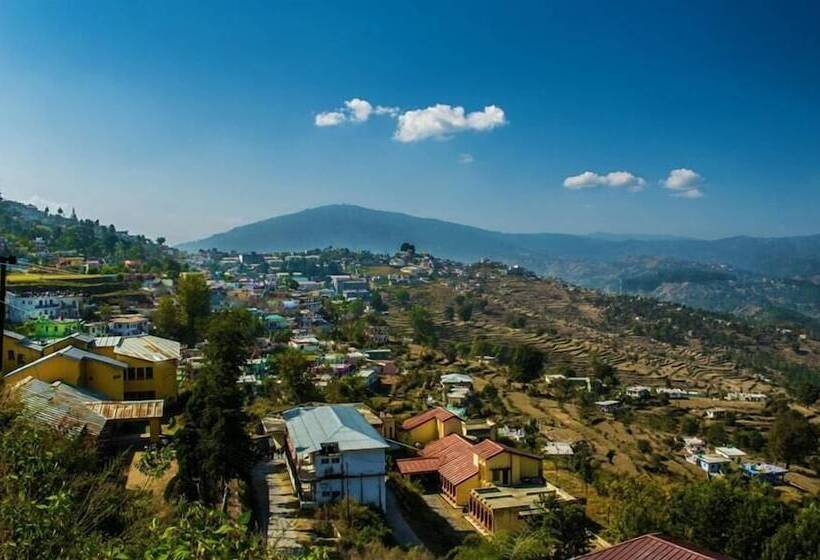 Hotelli Pine & Dine Almora