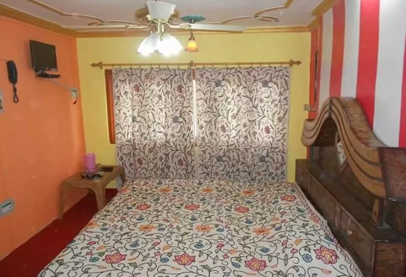 ホテル Goroomgo Rooma Srinagar