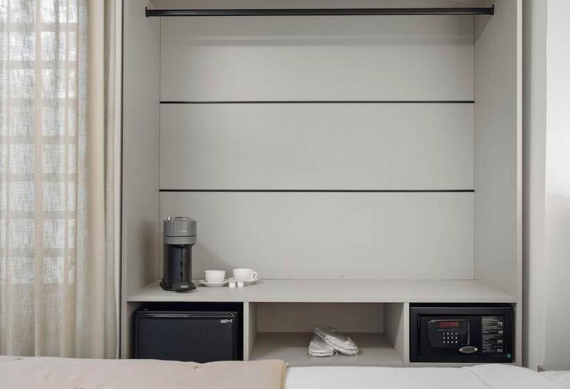 هتل The Weekender By Otium