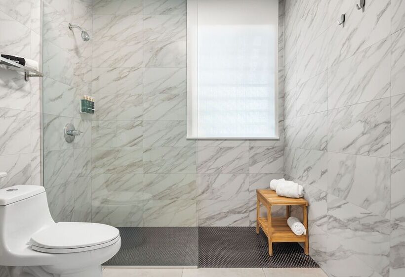 هتل The Weekender By Otium