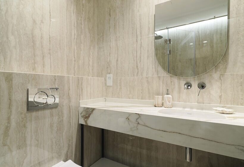 Liv Mackenzie Beach Suites