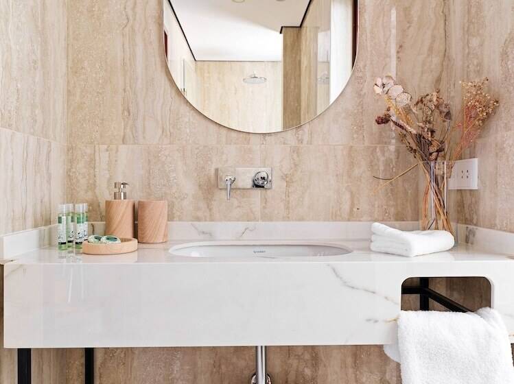 Liv Mackenzie Beach Suites