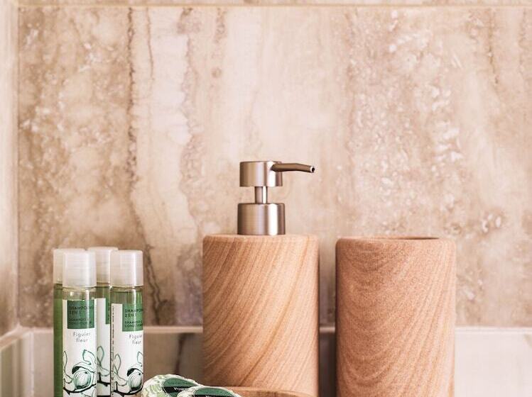 Liv Mackenzie Beach Suites