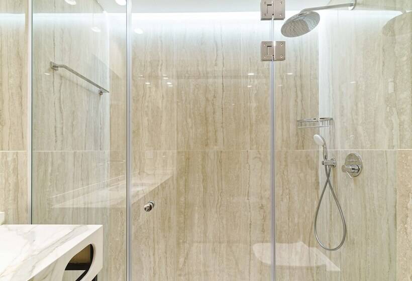 Liv Mackenzie Beach Suites