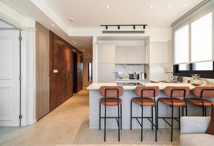 Liv Mackenzie Beach Suites