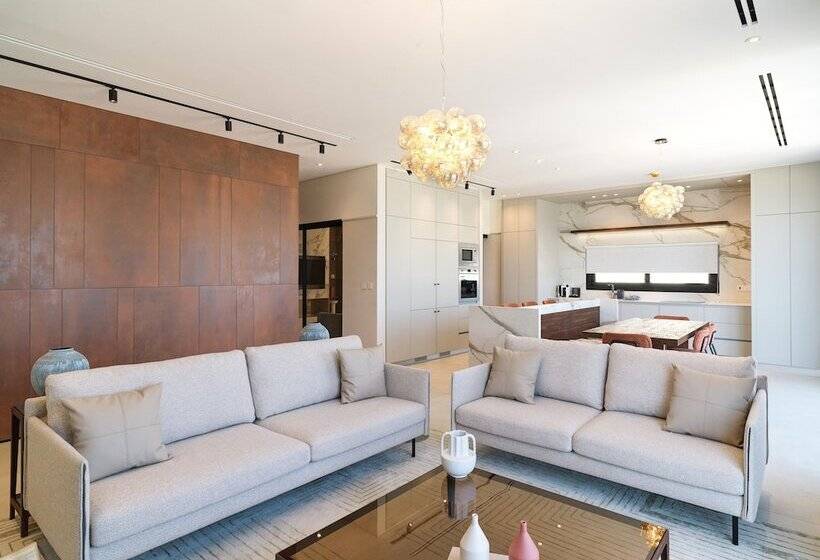 Liv Mackenzie Beach Suites