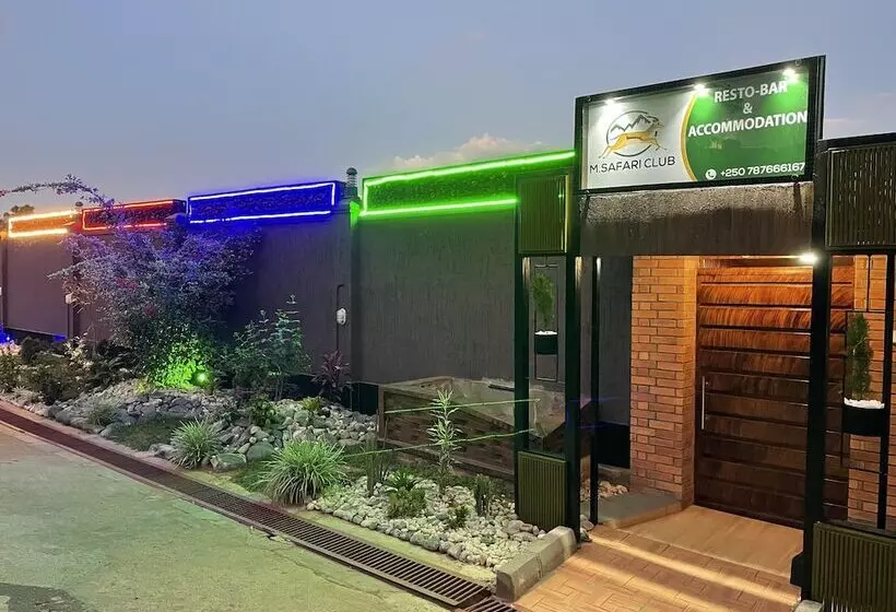 پانسیون M Safari Club