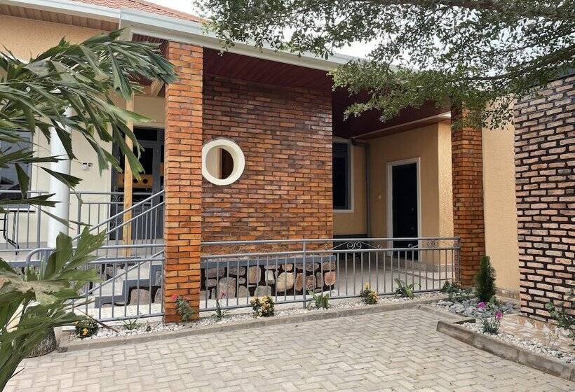 پانسیون M Safari Club