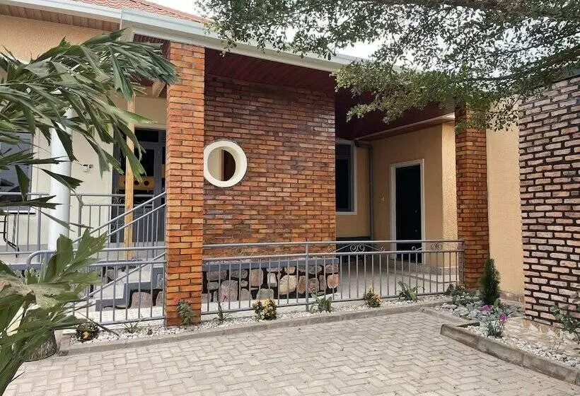 پانسیون M Safari Club