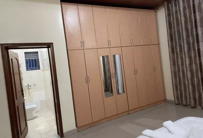 پانسیون M Safari Club