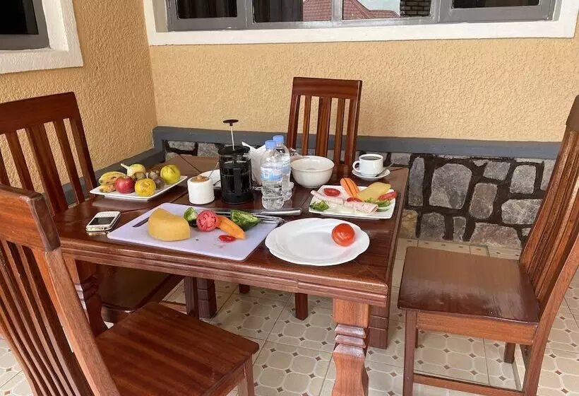 پانسیون M Safari Club