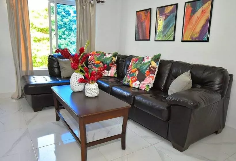 Rosil Place Aparthotel By The Beach