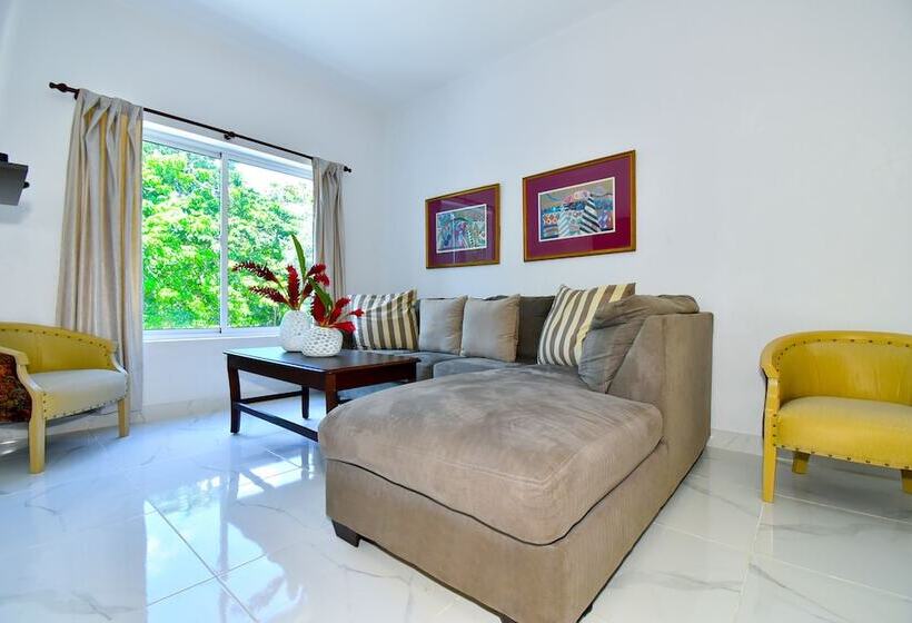 Rosil Place Aparthotel By The Beach