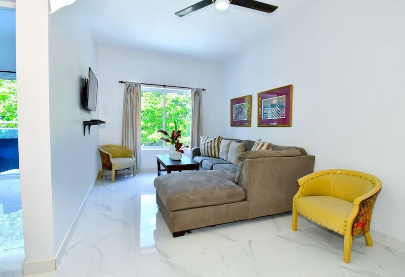 Rosil Place Aparthotel By The Beach