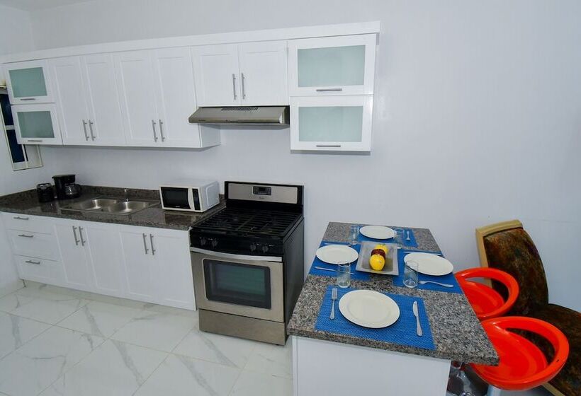 Rosil Place Aparthotel By The Beach