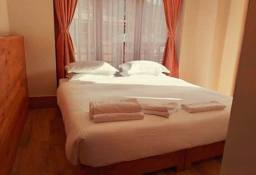 هتل Khuruu Khuruu