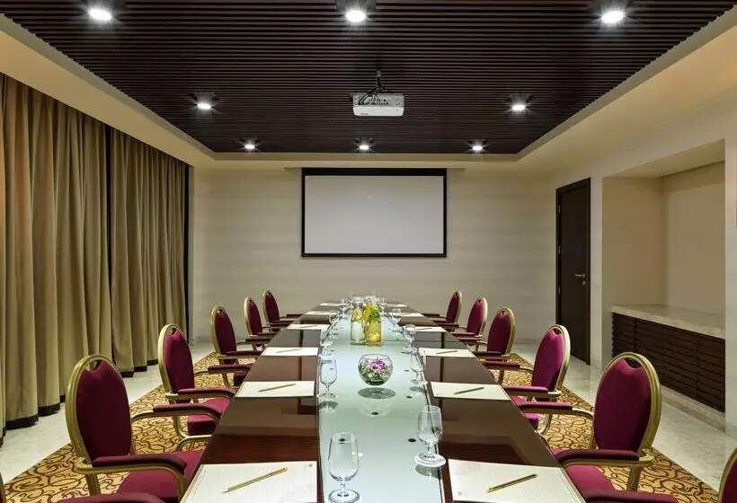 هتل The Club By Fanar