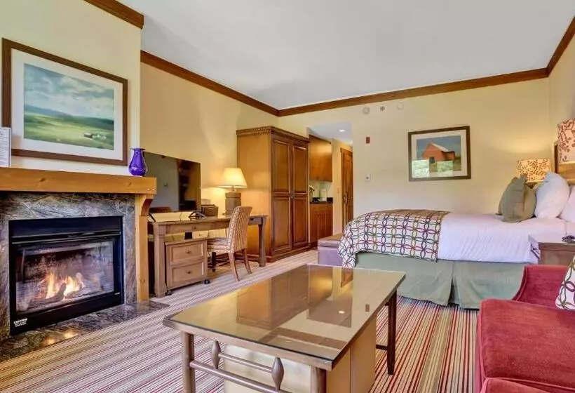 Lomakeskus 1428 Lodge At Spruce Peak Ski In Ski In Ski Out King Studio