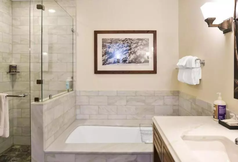 Lomakeskus 1428 Lodge At Spruce Peak Ski In Ski In Ski Out King Studio