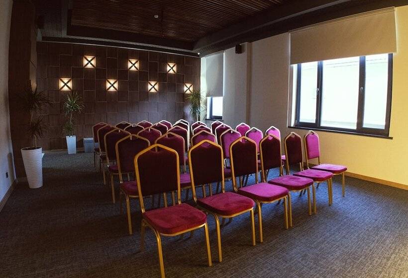 هتل Shymkent Park