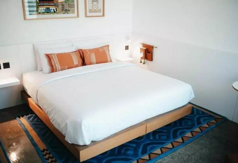 Shada Hotels Jumeirah Gardens