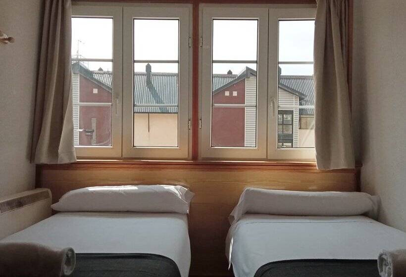 Apartamentos Las Tuyas 3000