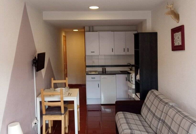 Apartamentos Las Tuyas 3000