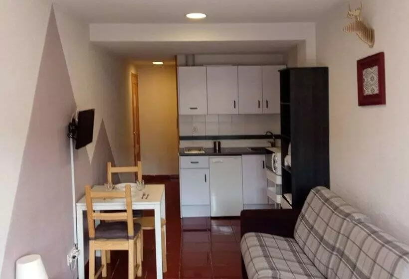 Apartamentos Las Tuyas 3000