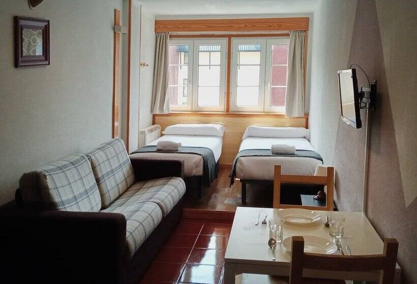 Apartamentos Las Tuyas 3000